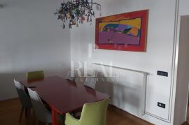 Centar Rijeke-zona Porto Baroš, 2S+DB od 88 m2 u visokom potkrovlju, Rijeka, Stan