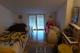 Centar Rijeke-zona Porto Baroš, 2S+DB od 88 m2 u visokom potkrovlju, Rijeka, Stan