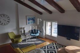 Centar Rijeke-zona Porto Baroš, 2S+DB od 88 m2 u visokom potkrovlju, Rijeka, Stan