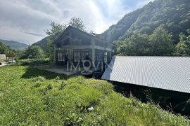 Građevinsko zemljište sa dva objekta 2500m2, Lašva, Zenica, Zemljište