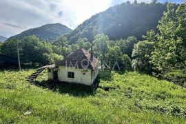 Građevinsko zemljište sa dva objekta 2500m2, Lašva, Zenica, Zemljište