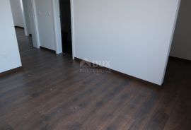 ZADAR, VRSI - Prostrani četverosobni penthouse blizu mora, S5, Nin, Appartment