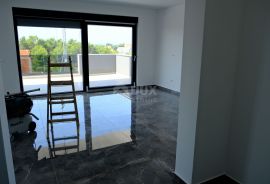 ZADAR, VRSI - Prostrani četverosobni penthouse blizu mora, S5, Nin, Appartment