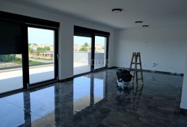 ZADAR, VRSI - Prostrani četverosobni penthouse blizu mora, S5, Nin, Appartment