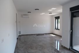 ZADAR, VRSI - Elegantan stan s vrtom i terasom, S2, Nin, Apartamento