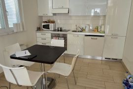 OPATIJA STAN 62m2 s VELIKOM TERASOM !!, Opatija, Appartment