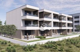 Istra, Pula, Valdebek, prizemlje 89,29 m2, 3SS+DB, vrt 145m2 NOVO #prodaja, Pula, Apartamento