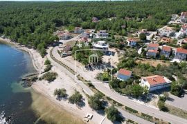 Pridraga - zemljište 1047m2 s građevinskom dozvolom!! 87000€, Novigrad, Γη