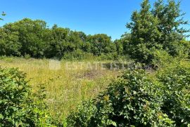 Građevinsko zemljište površine 1253 m2 na prodaju u Belavićima, Marčana, Tierra