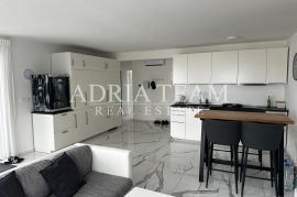 APARTMAN U PRVOM REDU DO MORA, POTPUNO OPREMLJEN - VIR, Vir, Kвартира