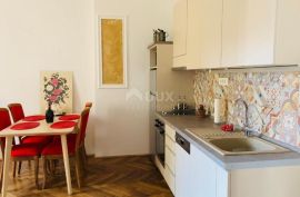 OPATIJA, CENTAR - 2 apartmana, 50m od mora, Opatija, Stan