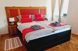 OPATIJA, CENTAR - 2 apartmana, 50m od mora, Opatija, Stan