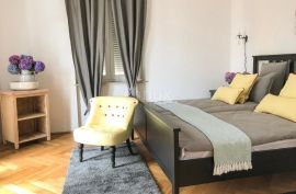 OPATIJA, CENTAR - 2 apartmana, 50m od mora, Opatija, Stan