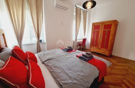 OPATIJA, CENTAR - 2 apartmana, 50m od mora, Opatija, Stan