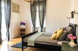 OPATIJA, CENTAR - 2 apartmana, 50m od mora, Opatija, Stan