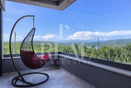 Eksluzivna moderna villa ,panoramski pogled ,krovna terasa sa jacuzzijem, Marčana, Дом