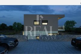 Vodice stan 2S+DB 81,01m2 + terasa 17,102+ vrt 42,65M2, Vodice, Daire