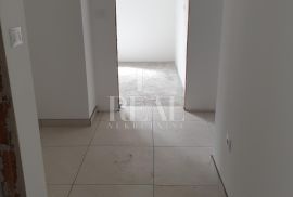 RAB-BANJOL, stan u prizemlju novogradnje od 106,5 m2, 3S+DB, Rab, Flat