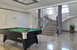 Kaštelir-prostrana kuća od 450 m2 S+P+1, bazen, 5 spavačih soba+odvojeni apartman, Kaštelir-Labinci, Famiglia