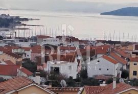 Vodice stan 2S+DB 64m2 + krovna terasa 30,20m2 i ljetna kuhinja 16,10m2, Vodice, شقة