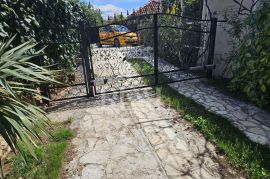 Na atraktivnoj lokaciji Kuća 235 m2 ,okućnica,garaža,pogled na more, Kostrena, Σπίτι