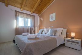 FAŽANA ,JEDINSTVENA PRILIKA ,prekrasna Villa ,zemljište 2237m2,pogled na more, Fažana, Kuća