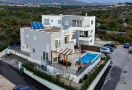 Predivna Villa s bazenom u Brodarici - Šibenik, 225 m2, s pogledom na more, Šibenik - Okolica, Casa