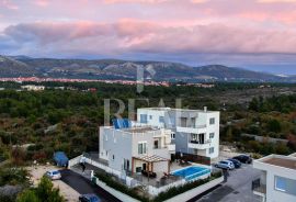 Predivna Villa s bazenom u Brodarici - Šibenik, 225 m2, s pogledom na more, Šibenik - Okolica, Casa