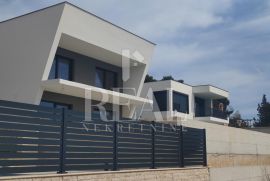 Medulin Villa  285m2 sa fantastičnim pogledom i krovnom terasom, Medulin, Casa