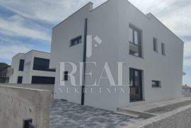 Medulin Villa  285m2 sa fantastičnim pogledom i krovnom terasom, Medulin, Casa