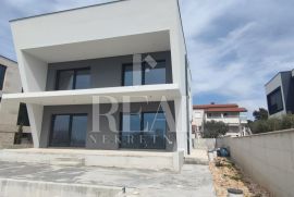 Medulin Villa  285m2 sa fantastičnim pogledom i krovnom terasom, Medulin, Casa