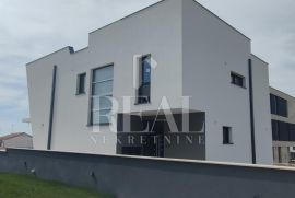 Medulin Villa  285m2 sa fantastičnim pogledom i krovnom terasom, Medulin, Casa