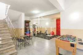 Jadreški luxuzna Villa 337m2,bazen,4ss+db,more fitness, Ližnjan, بيت