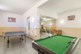 Jadreški luxuzna Villa 337m2,bazen,4ss+db,more fitness, Ližnjan, بيت