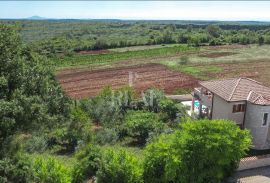 Vodnjan okolica kuća sa garažom i bazenom,centralno grijanje, Marčana, Haus