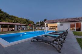 Ližnjan okolica prekrasna Villa sa bazenom,Sauna,bazen 50m2, ljetna kuhinja,fitness, Ližnjan, Kuća