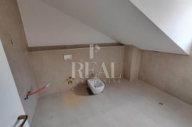 Penthouse Kaštel Gomilica 175m2 + terasa 61,93m2, Kaštela, Flat