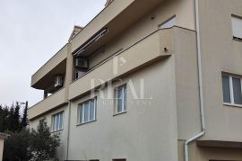 Penthouse Kaštel Gomilica 175m2 + terasa 61,93m2, Kaštela, Flat