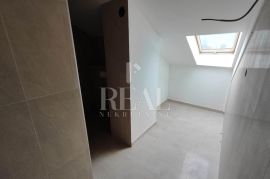 Penthouse Kaštel Gomilica 175m2 + terasa 61,93m2, Kaštela, Flat