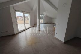 Penthouse Kaštel Gomilica 175m2 + terasa 61,93m2, Kaštela, Flat