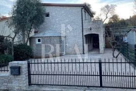 Kavran Kamena kuća sa dva odvojena stana 104m2,nekretnina vrijedna pažnje, Marčana, House