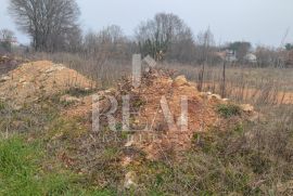 Loborika gradevinsko zemljište 1370m2 sa 1370m2 poljoprivrednog GRATIS, Marčana, Tierra