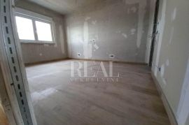 Seget stan 2S+DB 79,07 m2 sa balkonom i logom, Seget, Appartement