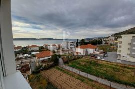 280 m od mora stan 2S+DB 81,73 m2, Seget, Apartamento