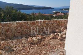 Cres, stan u prizemlju urbane vile od 93 m2, 2S+DB, spremište, dva parkirna mjesta, Cres, Flat