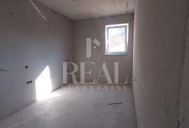 Cres, stan u prizemlju urbane vile od 93 m2, 2S+DB, spremište, dva parkirna mjesta, Cres, Flat