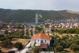 Vila sa 6 apartmana, stambena površina 298m2, POGLED NA MORE, Grebaštica, Šibenik - Okolica, بيت