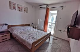 Vila sa 6 apartmana, stambena površina 298m2, POGLED NA MORE, Grebaštica, Šibenik - Okolica, بيت