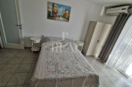 Vila sa 6 apartmana, stambena površina 298m2, POGLED NA MORE, Grebaštica, Šibenik - Okolica, بيت