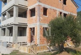 Banjol-Rab, stan od 79,82 m2, 2S+DB sa dva parkirna mjesta i spremištem, Rab, Flat